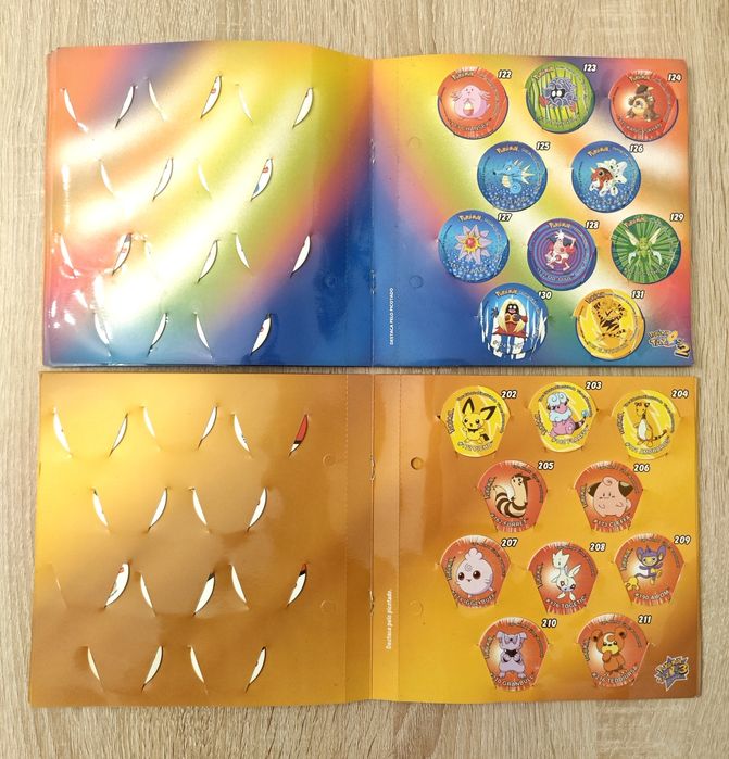 Coleção completa com caderneta Pokémon Tazos 2 e 3