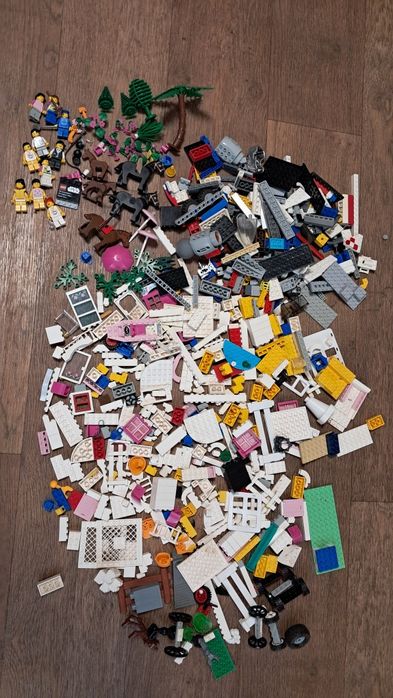 Конструктор Lego 90- 2000г. 900 деталей человечки фигурки
