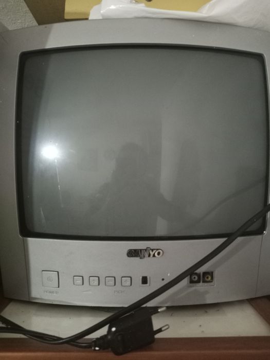 Televisão pequena sanyo ce14tn4