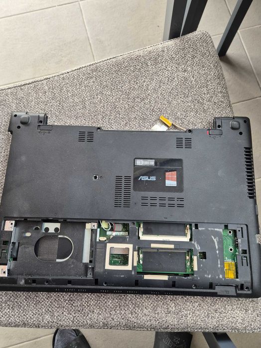 Asus K56cb carcaça com teclado, restantes peças sob consulta