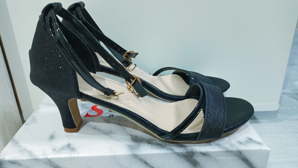 Продам босоножки женские 41 р.