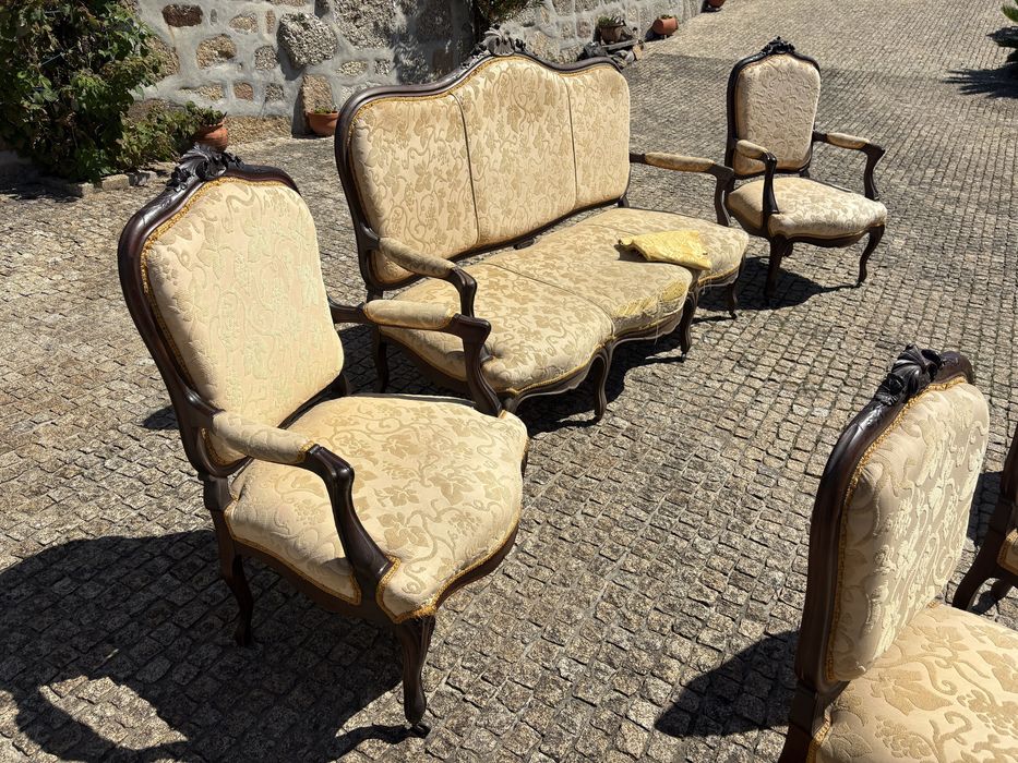 Conjunto cadeirão e cadeiras