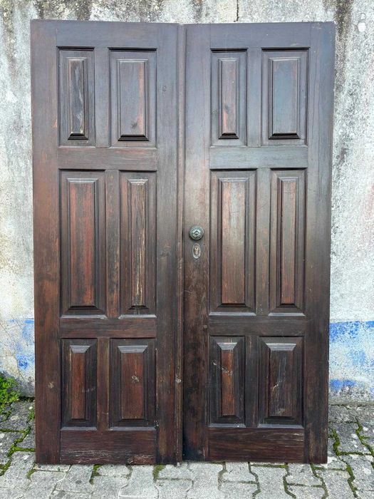 Porta rústica em madeira maciça