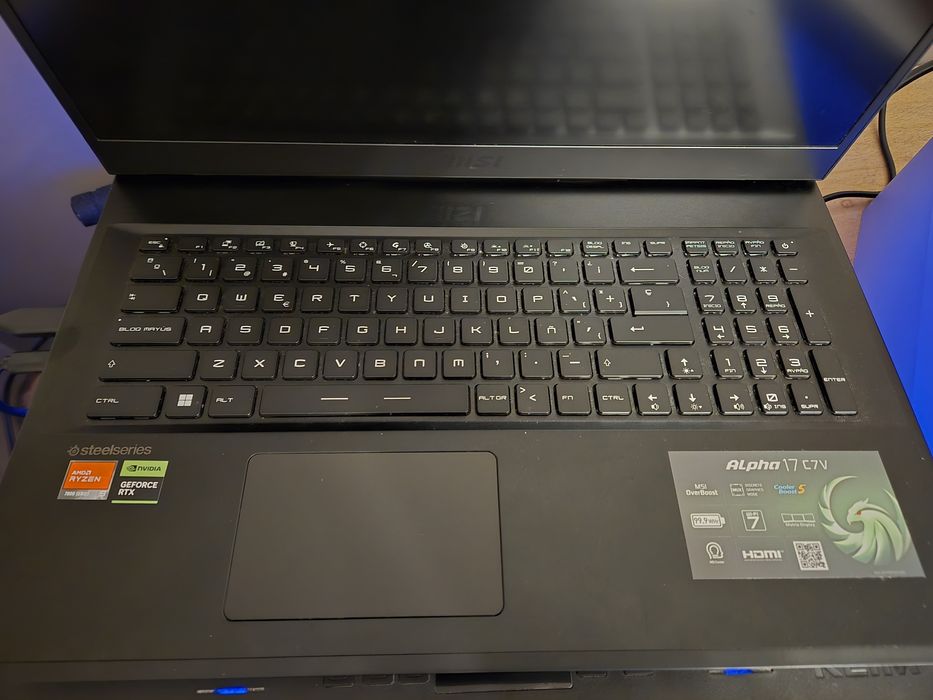 Portatil Gaming MSI Alpha 17 AMD Ryzen 9 7945HX/64GB/2TB SSD/RTX 4060