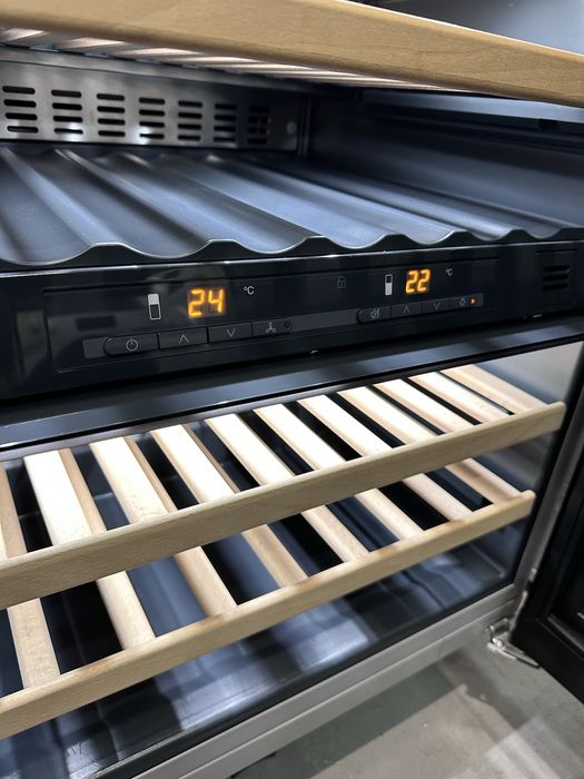 Винний холодильник Miele KWT6321 UG