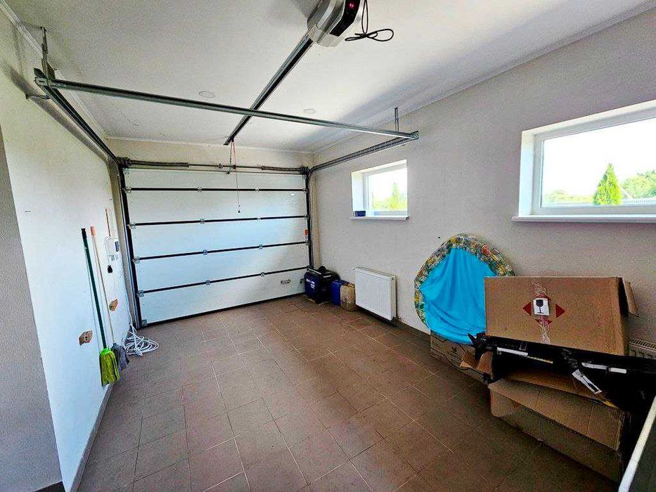 Продається новозбудований сучасний одноповерховий будинок з ремонтом.