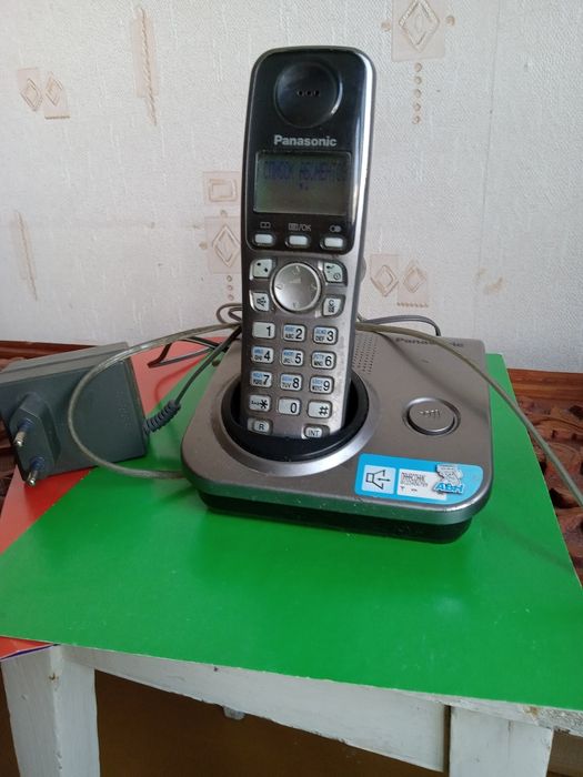 Радиотелефон  Panasonic   с блоком питани,,  рабочий .