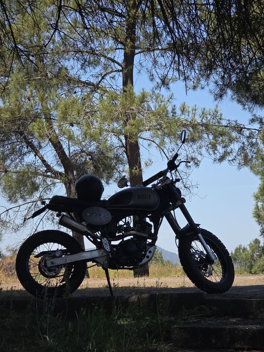 Bullit Hero 125cc + Capacete