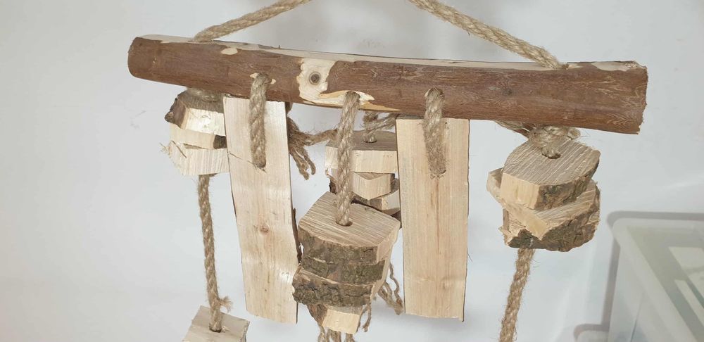 Zabawka dla papug ręcznie robiona