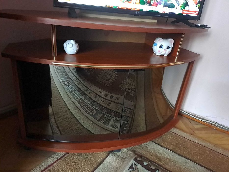 Продається тумбочка під телевізор