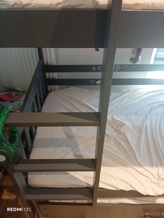 Łóżko piętrowe trzyosobowe