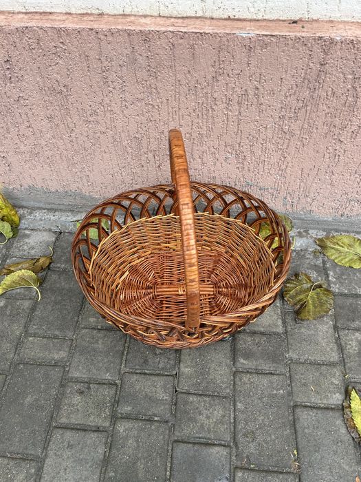 Корзина плетена із лози