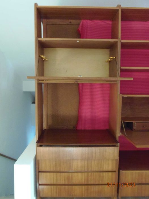 Estante com história - intemporal