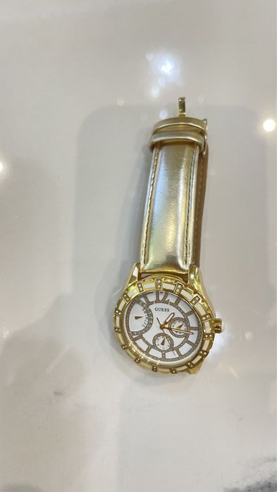 Часы женские Guess . Оригинал