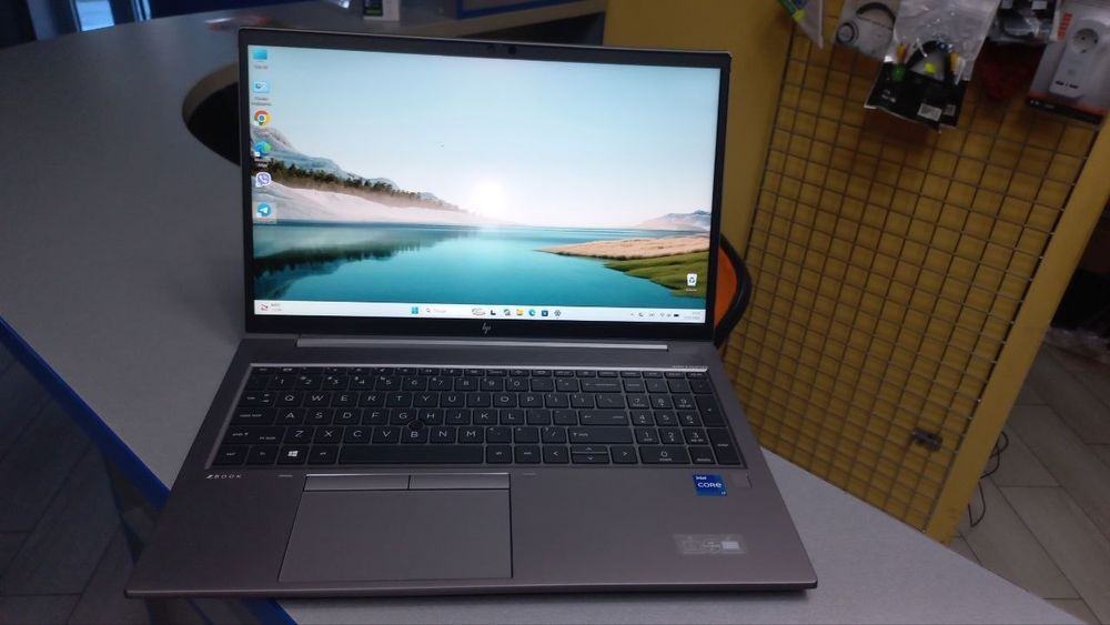 HP ZBook Firefly 15 G8/ I7 - 1165G7/  DDR4 - 16 /SSD NVMe 512 /NVIDIA  T500-4Gb