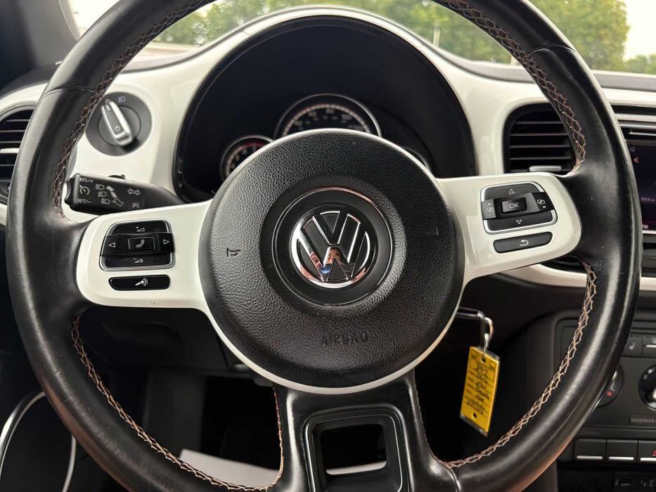 Volkswagen Beetle SE      2016