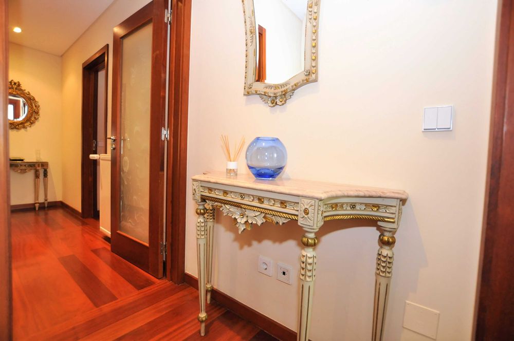 Credência estilo palaciano - Conjunto com espelho (Excelente estado)