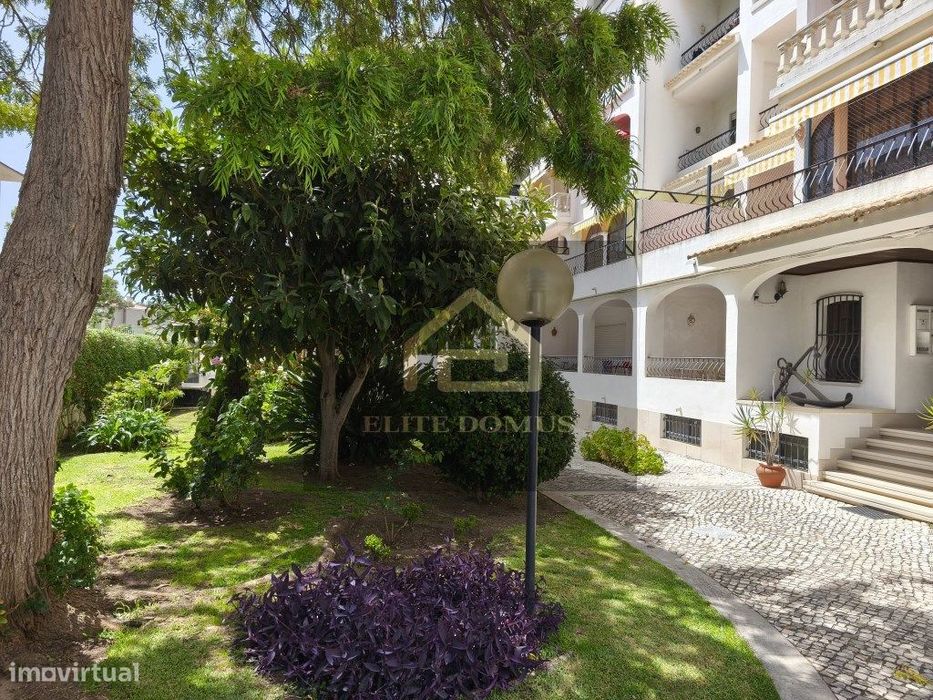 T2 com BOX, Terraço e Suite em Condomínio Fechado - Carcavelos!