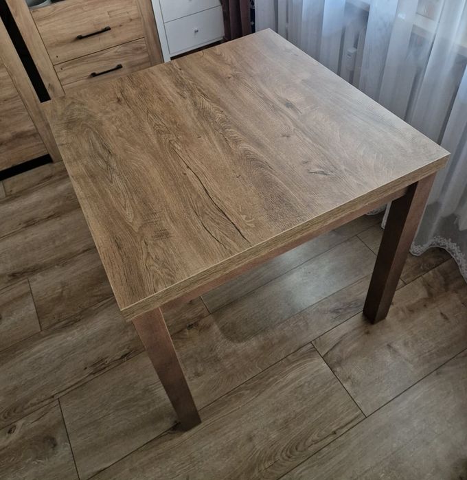 Sprzedam Stół 80 na 80 cm