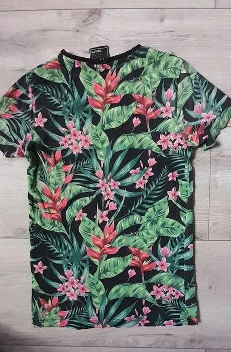 Tshirt męski z krótkim rękawem w motywy roślinne.Cropp