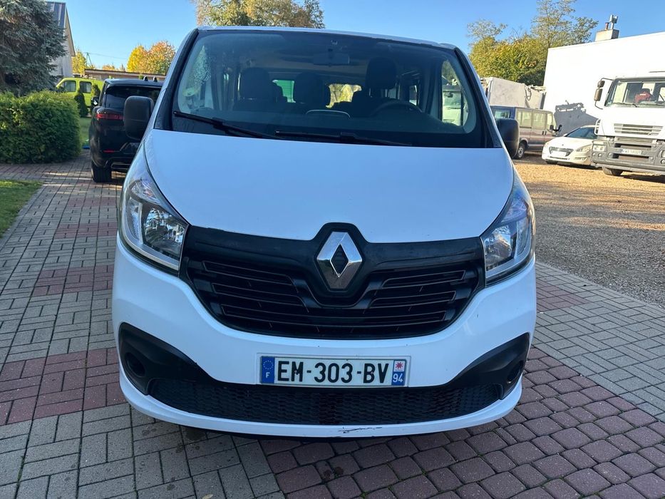 Renault Trafic Long 9 osób