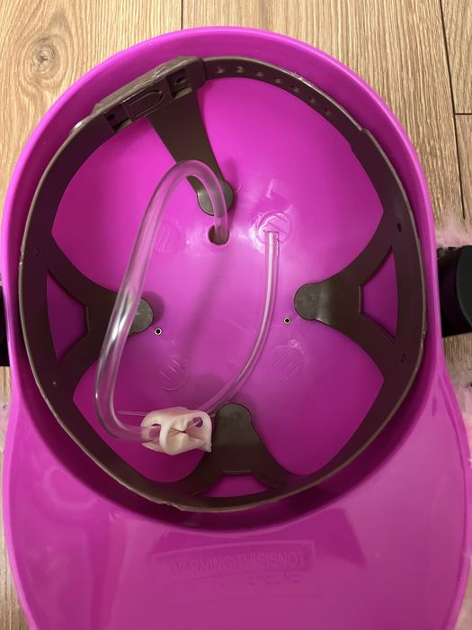 Kask na impreze na napoje różowy