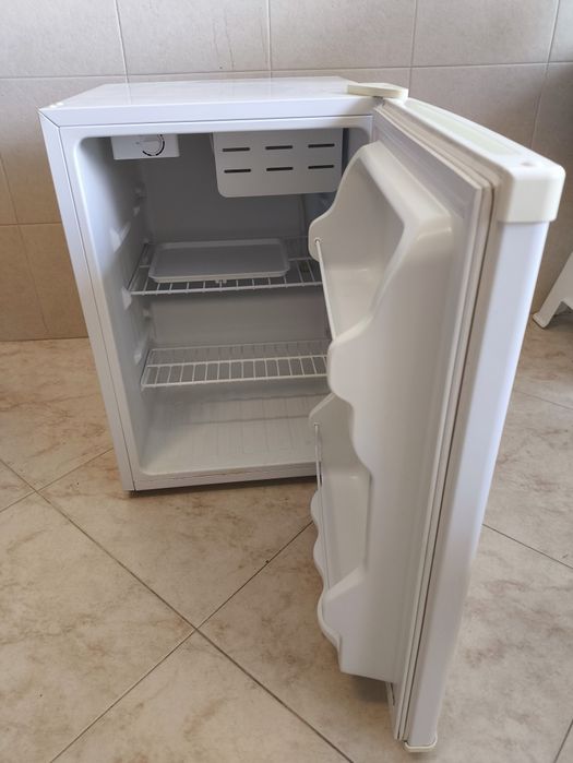 Mini Frigorífico  CONFOTTEC CF 90WE