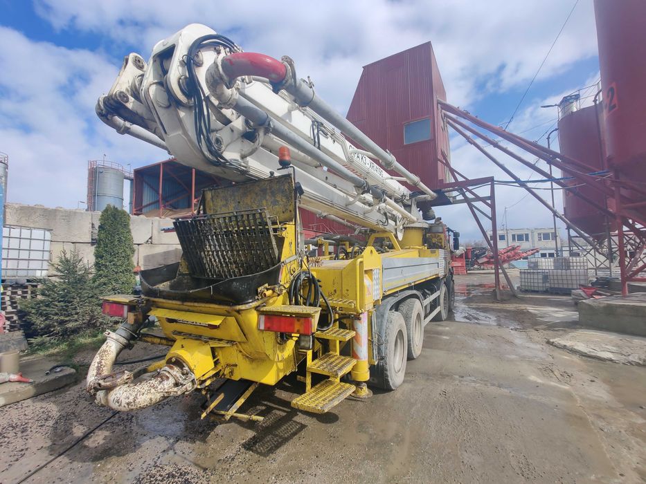 Pompa do betonu CIFA 41m Iveco Cursor 2000rok