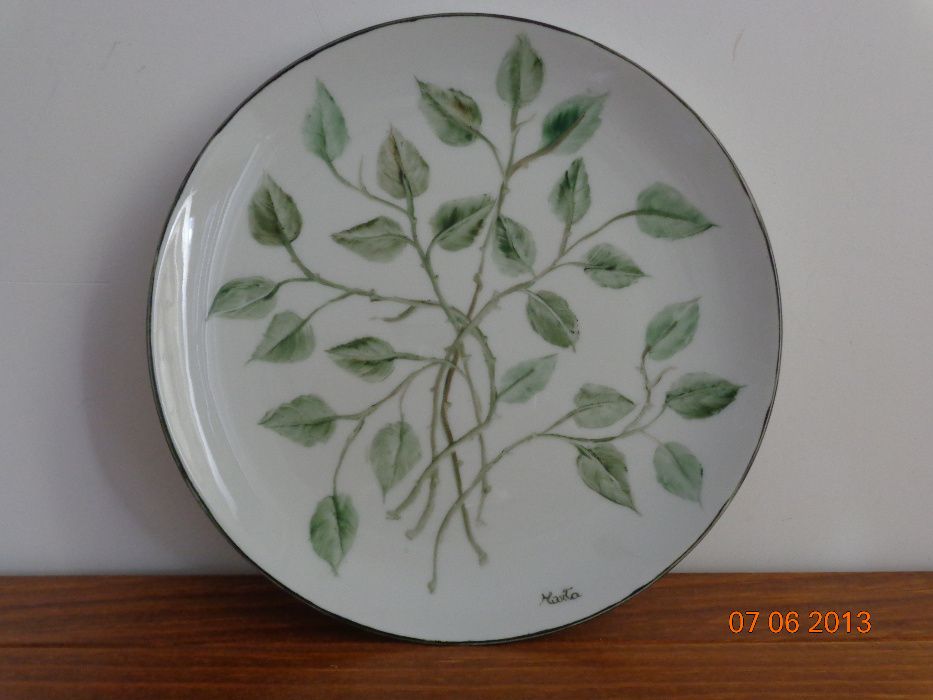 Pratos em porcelana, pintada à mão