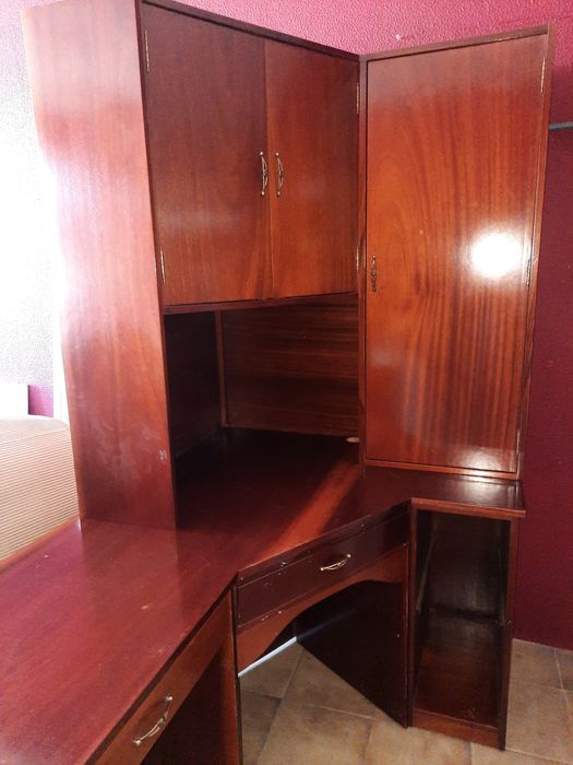 Secretária estante para PC