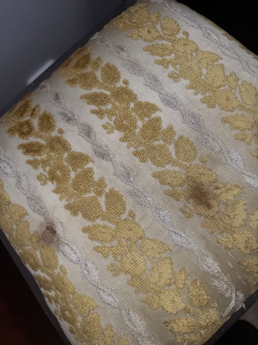 Cadeira antiga de tecido