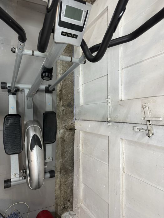 Máquina de exercício - BICICLETA ELÍPTICA437397588049940481