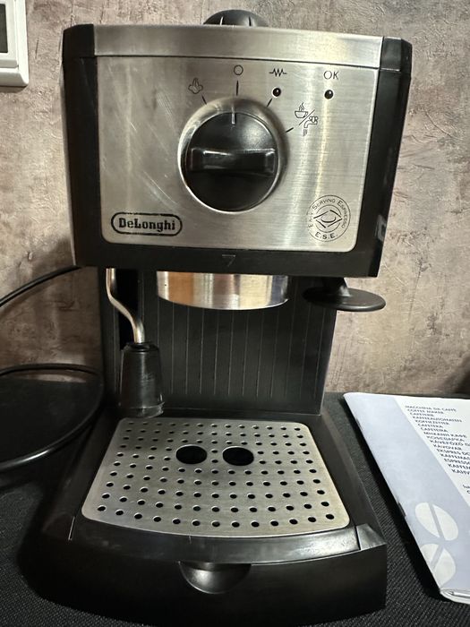 Кавоварка рожкова Delonghi EC155