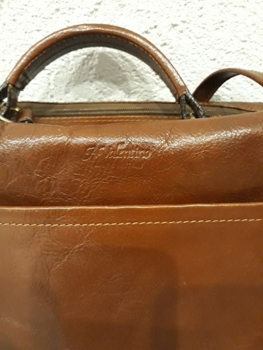 Torebka -kuferek firmowa A.Valentino.Skóra naturalna.