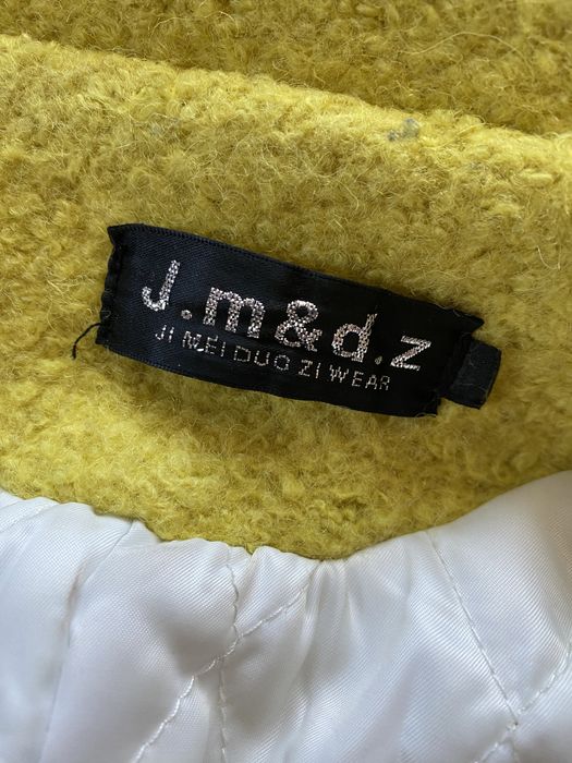 Cytrynowy płaszcz damski na zimę