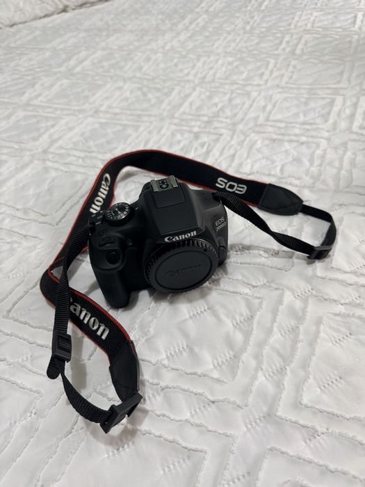 CANON eos 2000D