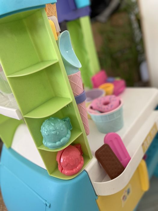 Zabawka wielka lodziarnia na kółkach Play-Doh