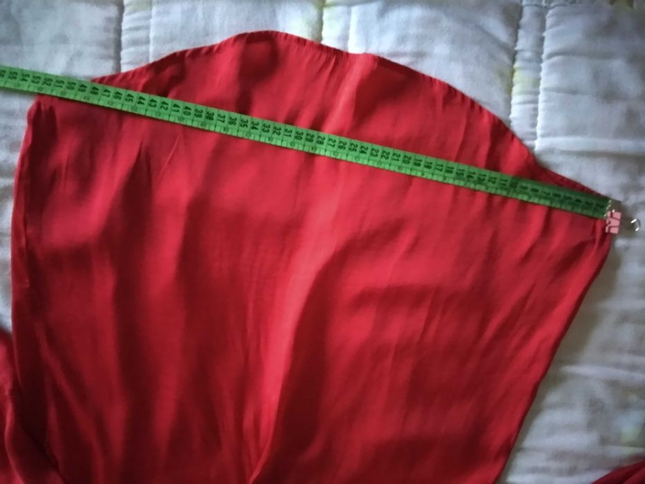 Camisola da stradivarius em azul ou vermelho
Tamanho S
