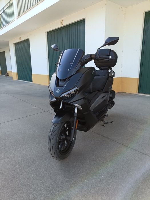 Scooter 125 • 7000km • Como Nova • Livro Revisões • Top Case