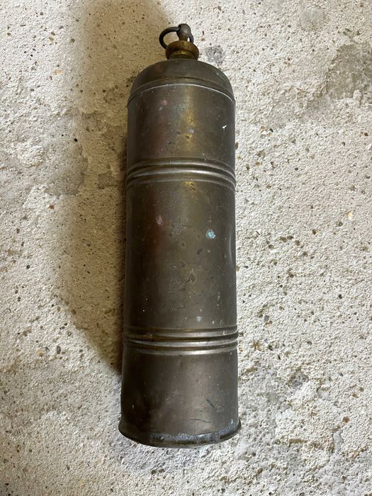 Antiga botija térmica para água quente