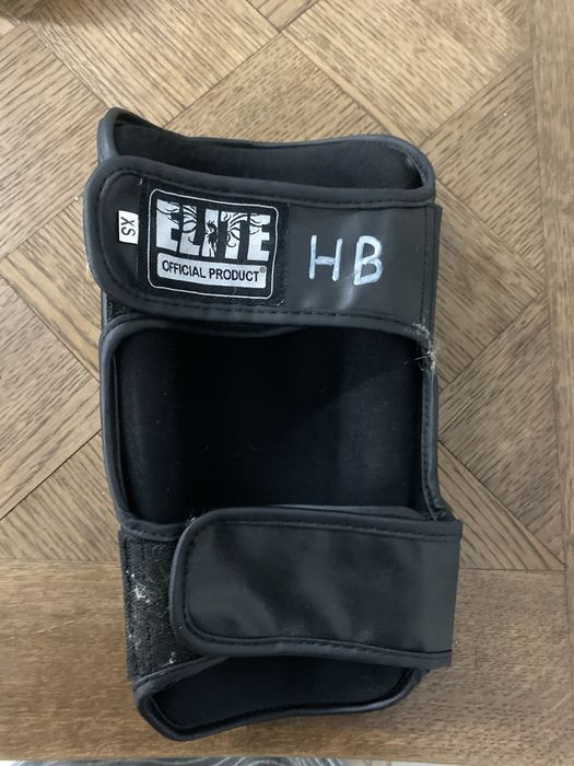 Luvas e caneleiras de artes marciais