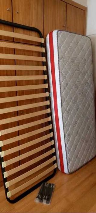 Estrado c/pernas e colchão