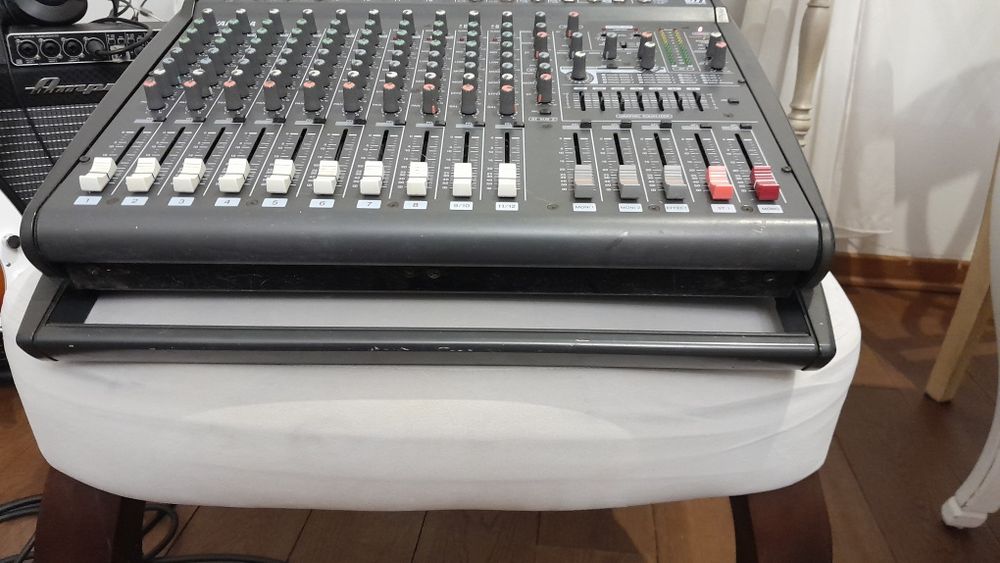 Активний мікшерний пульт Yamaha EMX2000