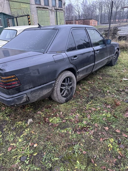 Мерседес W124 ненаходу. 2.6 бензин газ. Під відновлення або на зп