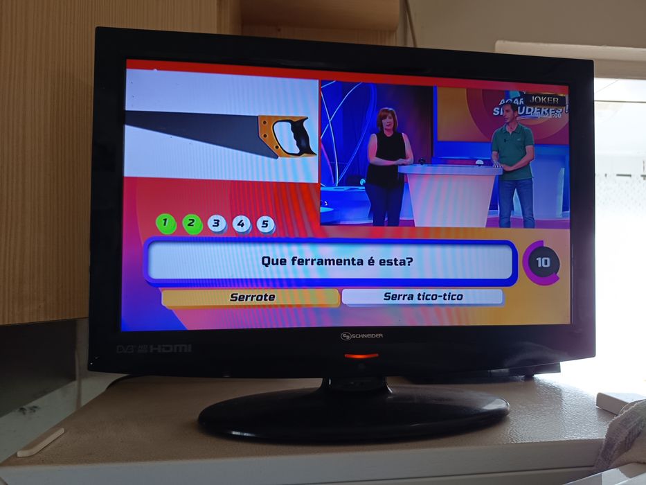TV pequena a funcionar