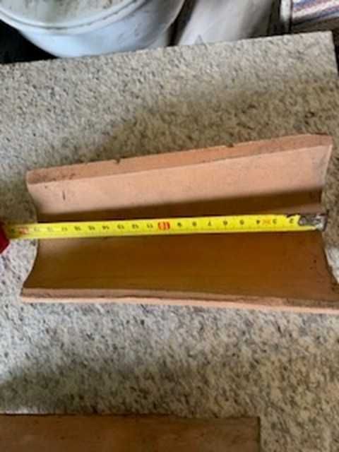 Telhas em Barro Decorativas  em Palete