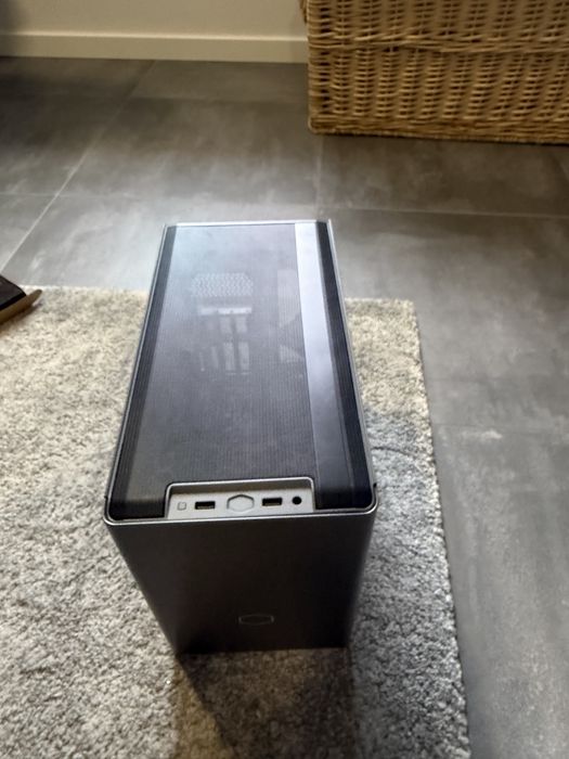 Coolermaster NR200 cinza + Painel Vidro Temperado