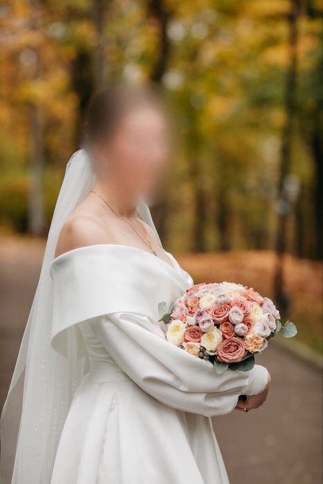 Продам весільну сукню