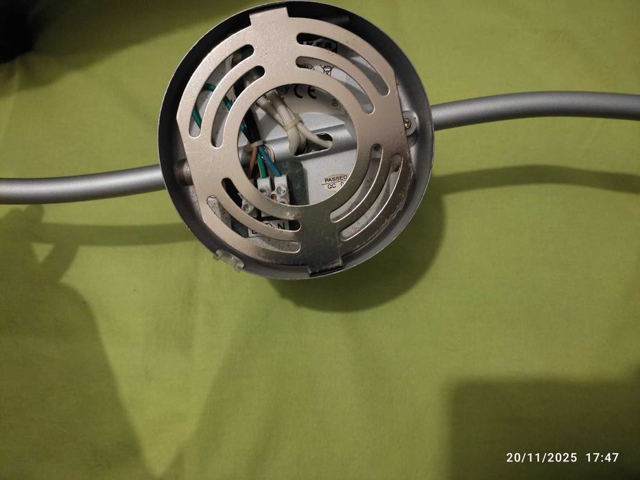 Candeeiro calha com 3 lampadas Led INCLUIDAS no preço