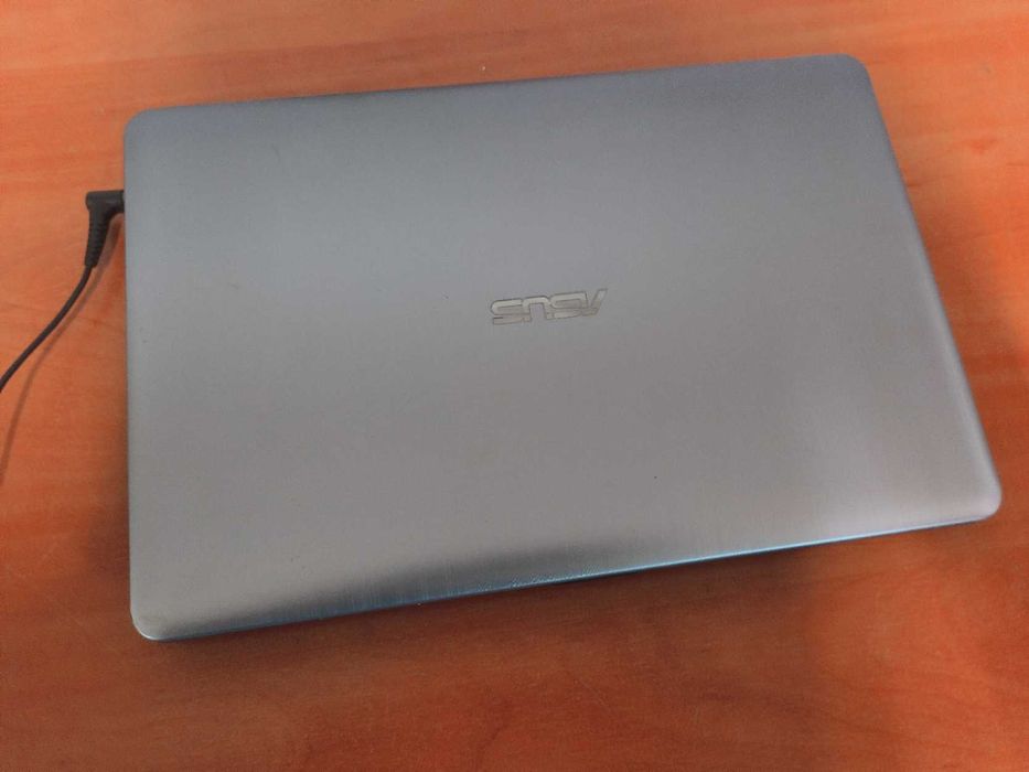 ASUS VivoBook 15 X540MA SSD 240GB / 4GB RAM / Win10 / Bateria OK